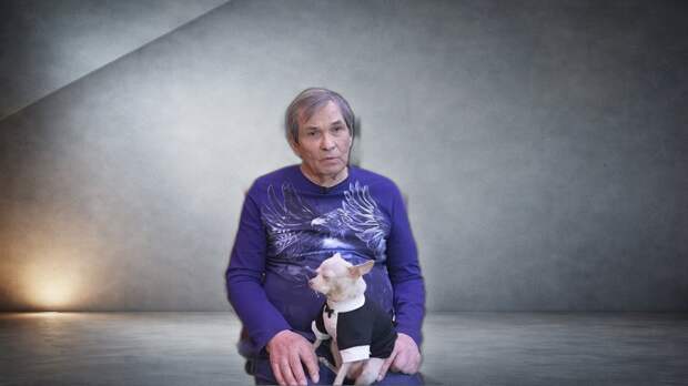 «Это настоящий манифест»: как выглядит московская квартира 77-летнего Бари Алибасова после пожара, уничтожившего всё