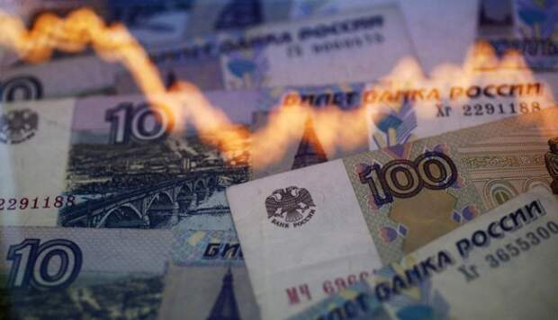 Bloomberg: падение рубля наполняет бюджет РФ