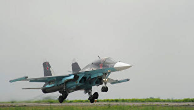 Су-34 с модулями КРЭП Хибины на законцовках крыльев. Архивное фото