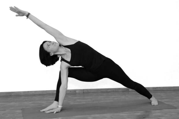 Статическое упражнение для красивого рельефа ног. / Фото: acharya.su Статическое упражнение для красивого рельефа ног. / Фото: acharya.su