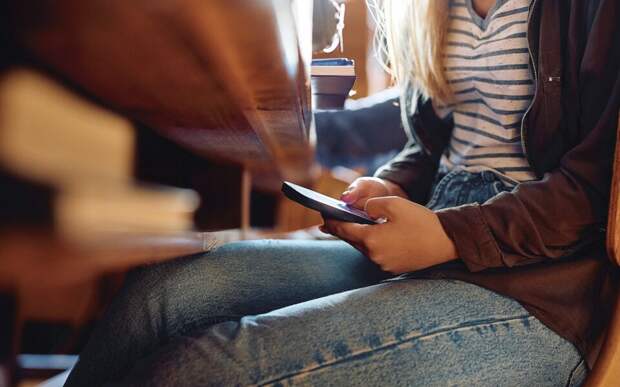 shutterstock_kids_cellphones-960x600.jpg shutterstock_kids_cellphones-960x600.jpg