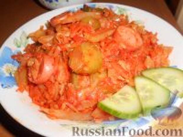 Фото к рецепту: Солянка из свежей капусты с рисом и сосисками