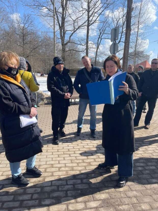 Глава управы Екатерина Потапенко провела обход в коттеджной части Северного