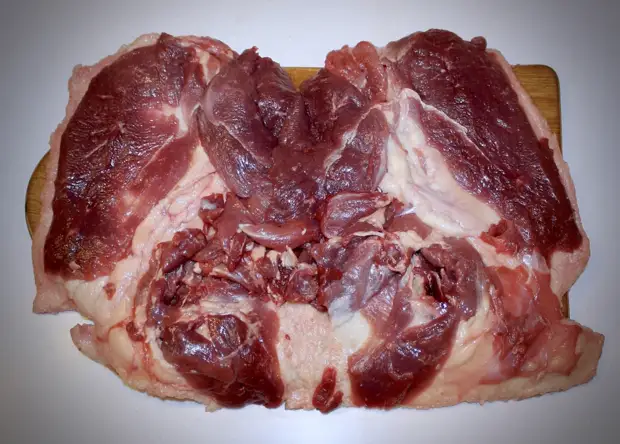 Утка. Рулет с яблоками и черносливом