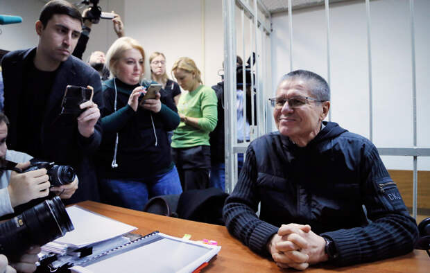 Алексей Улюкаев в суде. Год после задержания - фото 4 из 6