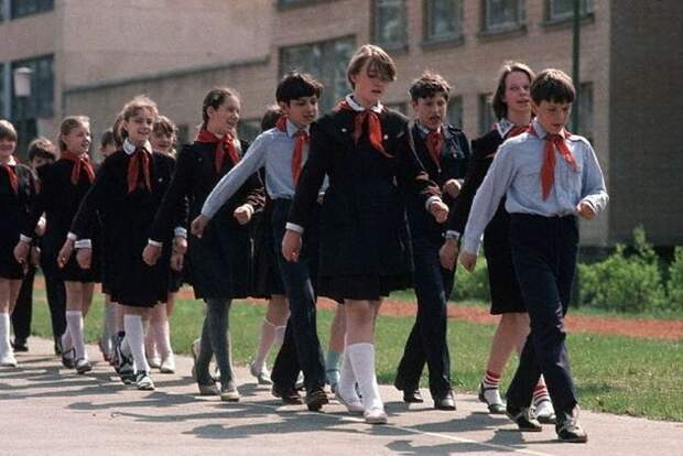 Наш сегодняшний рассказ о том, как жил каждый советский школьник, и с чем почти не сталкиваются современные дети.