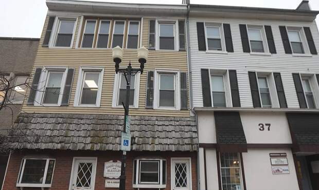 Старинный дом, в котором и был обнаружен тайник. | Фото: © injas1. Старинный дом, в котором и был обнаружен тайник. | Фото: © injas1.