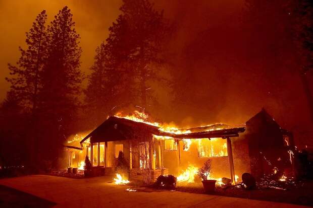 Взрыв газопровода в США: пожаром уничтожены дома, есть жертвы (ВИДЕО)