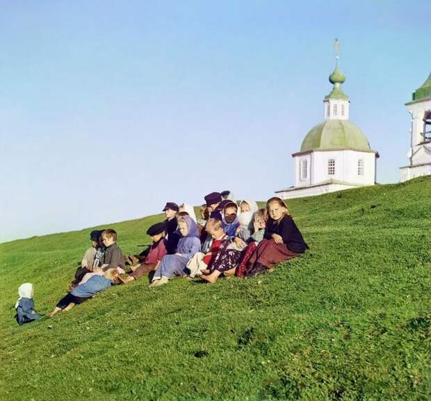 Дети в Белозреске, Вологодская губерния, 1909 год империя., путешествия, цветное фото