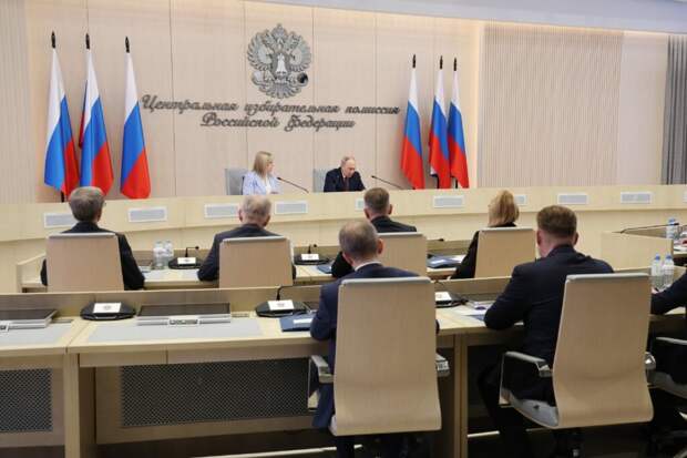 Путин поручил ЦИК помогать участникам СВО на выборах