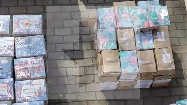 Тиражи снятых с продажи ЛГБТ*-романов "Эксмо" хотели продавать по "серым" схемам