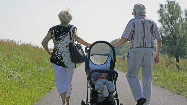 Внуков нянчить — здоровью вредить: быть «бабушкой-эгоисткой» оказалось полезно для здоровья