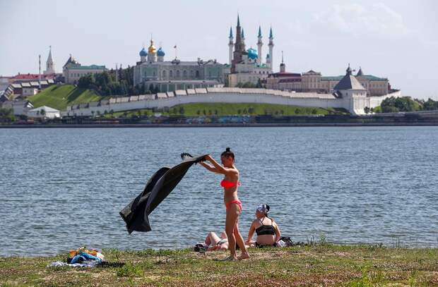Как аномальная ЖАРА пришла в российские города (ФОТО)