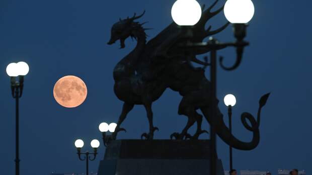 Что произошло в мире 16 января: путешествие по поверхности Луны и пожар в Санкт-Петербурге