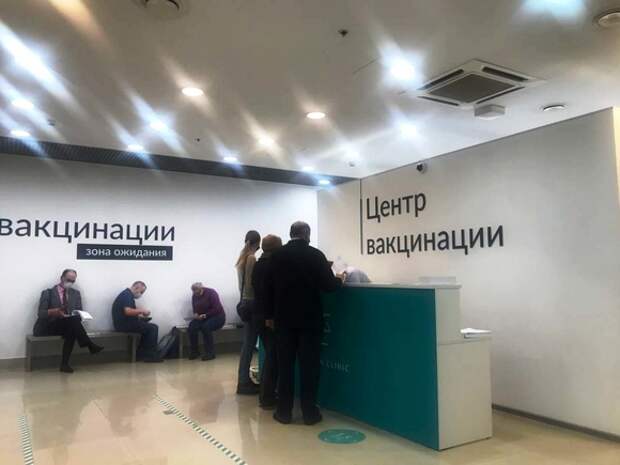Ipsos: большинство россиян хотели бы скрыть информацию о прививках от отелей и авиакомпаний