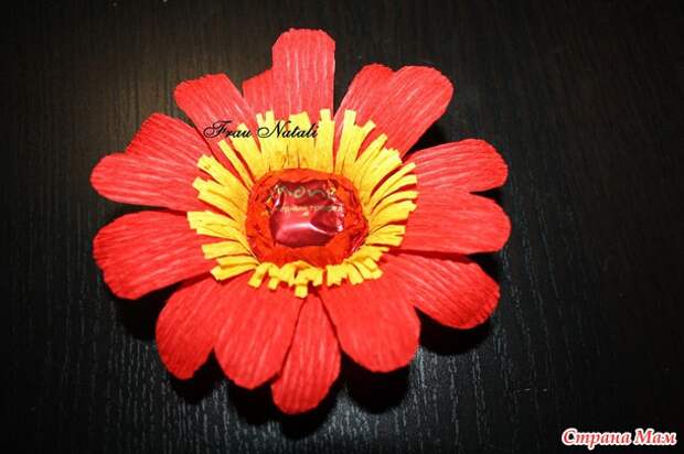 МК цветочка из конфет