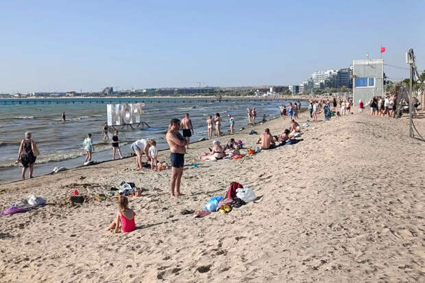 Попова назвала безопасным отдых на черноморских пляжах за пределами зоны ЧС