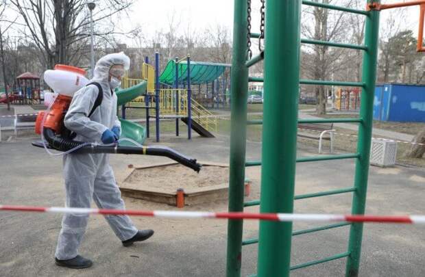 Дезинфекция домов и дворовых территорий в Москве / Фото: АГН “Москва”