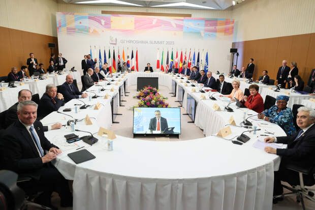 Reuters: Страны G7 ограничат поддерживающим РФ лицам доступ к своим финсистемам