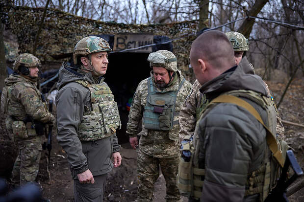 Украинцы верят в продолжающуюся с 2014 года войну с Россией