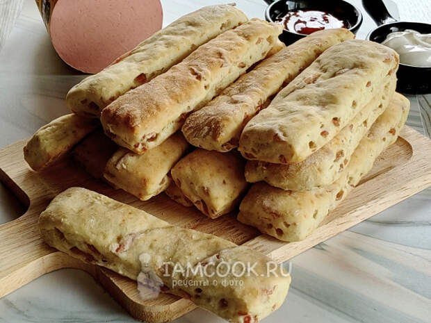 Палочки на кефире с колбасой, рецепт с фото