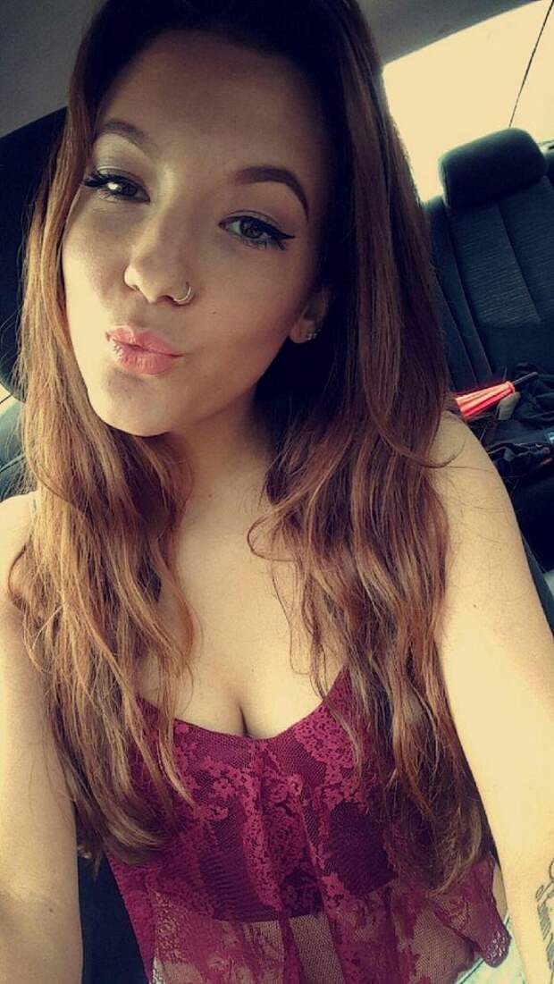 Ride along with the hottest car selfies (32 Photos) Ride along with the hottest car selfies (32 Photos)