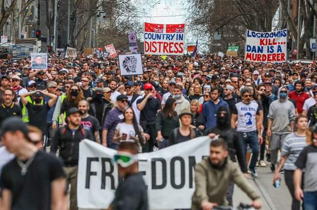 Массовые протесты против изоляции прошли в Мельбурне и Сиднее, полиция разогнала, арестовала и оштрафовала протестующих