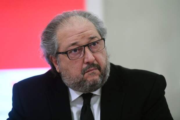 Суд взыскал с Минца и его сына 61,2 млрд руб. по долгам O1 Group Finance