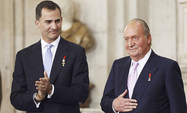 Бывший король Испании Хуан Карлос покидает страну из-за финансового скандала