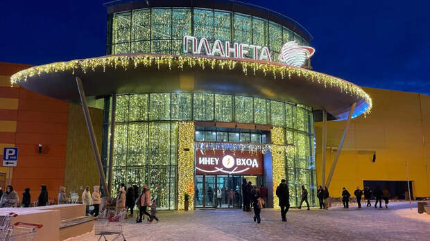 Женщина и ребенок пострадали во время давки в торговом центре в Уфе