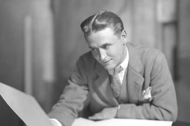 93205129_4497432_F_ScottFitzgeraldAnAmericanIcon1