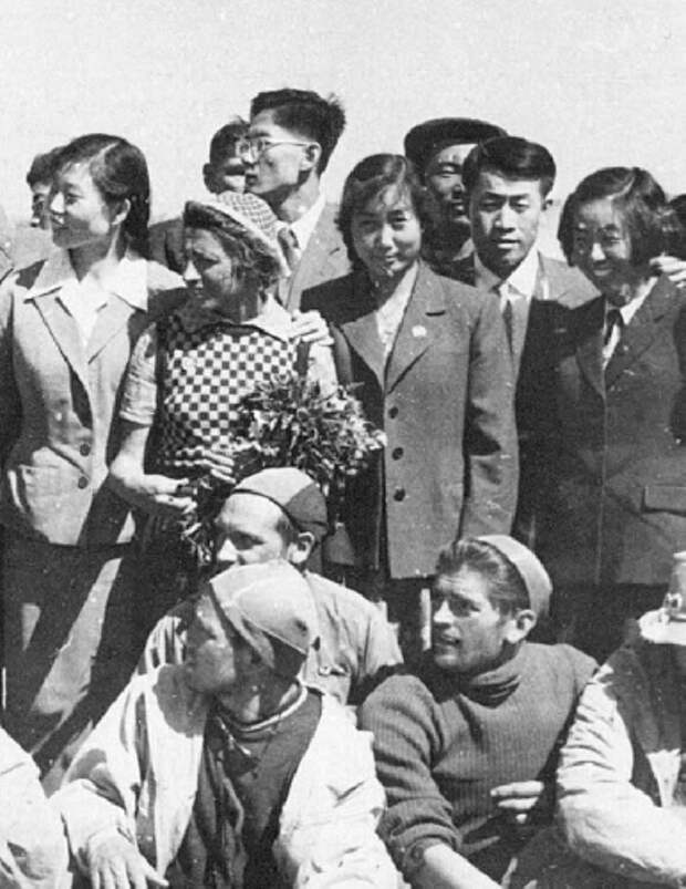 Мамлеева, Кавуненко. 1958 год. Мамлеева, Кавуненко. 1958 год.