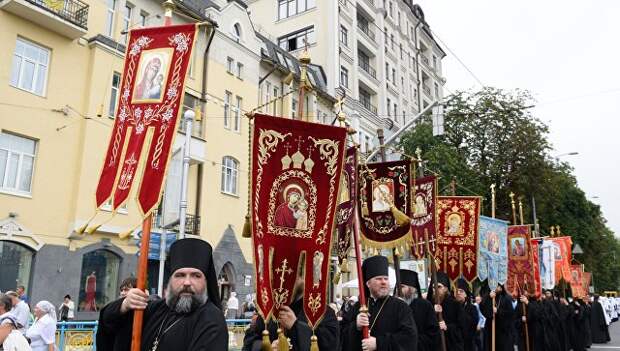 Крестный ход в Киеве в честь тысячелетия крещения Киевской Руси. Архивное фото
