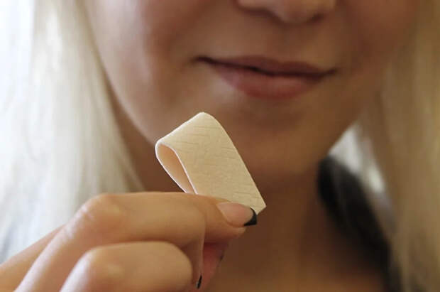 Стоматолог Тумашевич раскрыл пользу жевательной резинки