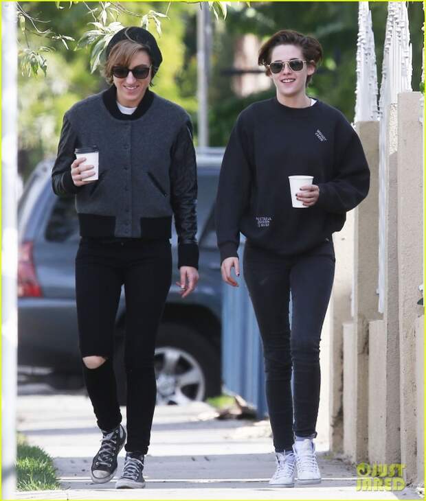 kristen-stewart-spends-sunday-smiling-with-bff-alicia-cargile-03