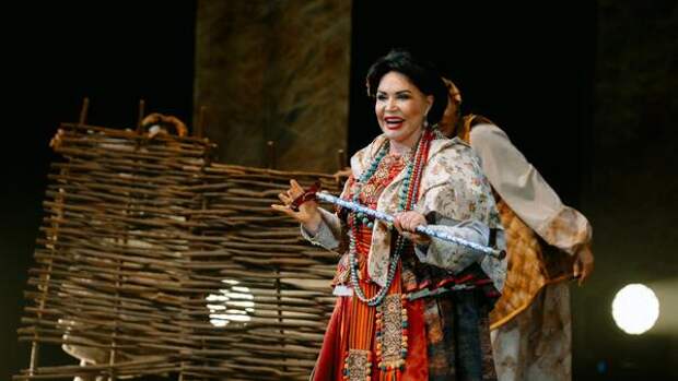 «Бабий бунт» превратился в «Бабкин бунт»: как Надежда Бабкина отметила день рождения в театре