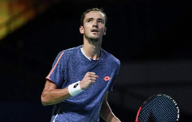 Циципас, победив Зверева, сохранил шансы Медведева на выход в плей-офф Итогового чемпионата ATP