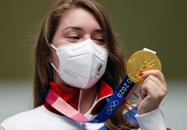 Россиянка принесла стране первое золото на Олимпийских играх в Токио