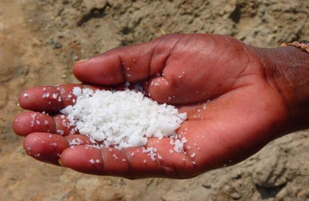 Закопайте соль и скажите ей «спасибо»: эффективное очищение от негативной энергетики