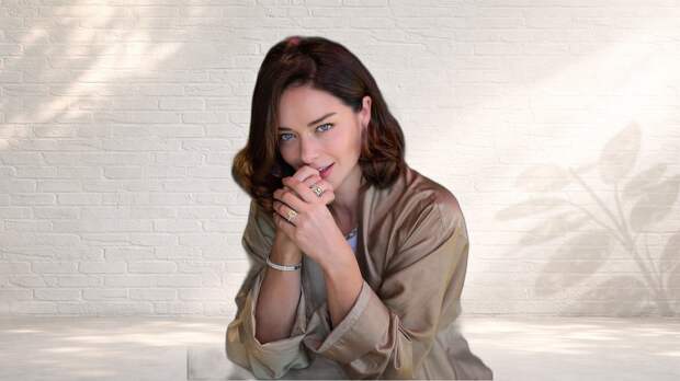 «Зачем делиться личным с чужими?»: 43-летняя Марина Александрова впервые показала подросших детей от мужа-режиссёра