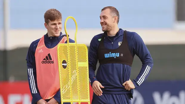 Романцев рассказал, в какой ситуации Дзюба и Соболев могут вместе выйти на поле за сборную