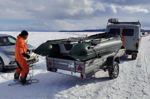 На Сахалине у села Охотское спасли группу рыбаков с оторвавшейся льдины