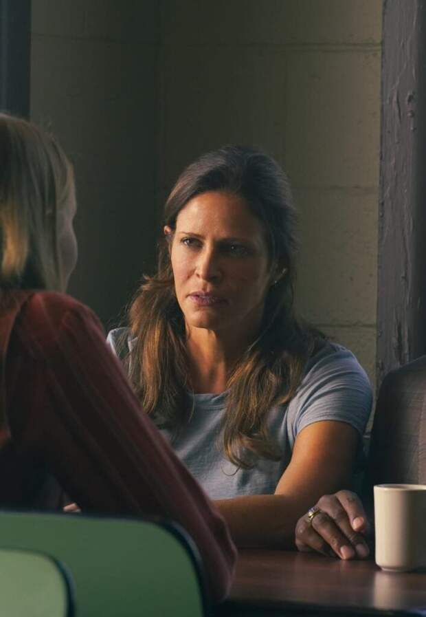 Stacy Diverts Attention - Tulsa King Season 1 Episode 6