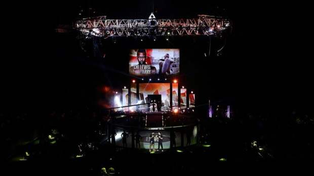 knee-to-the-groin-of-onefc-fighter-shatters-his-cup-in-title-fight