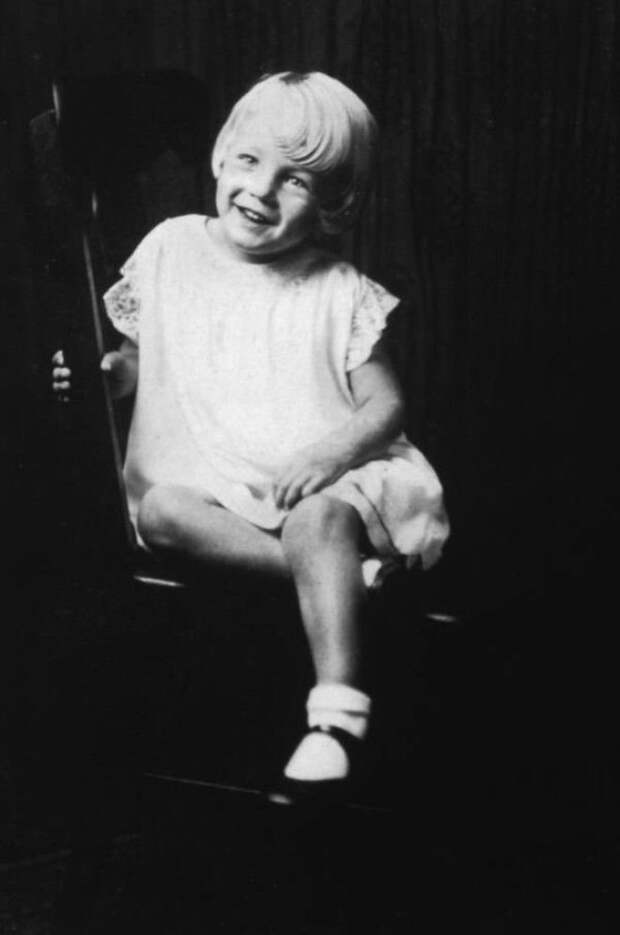Норма Джин Мортенсон в 5 лет. Мерилин Монро, норма джин, ретро, фото