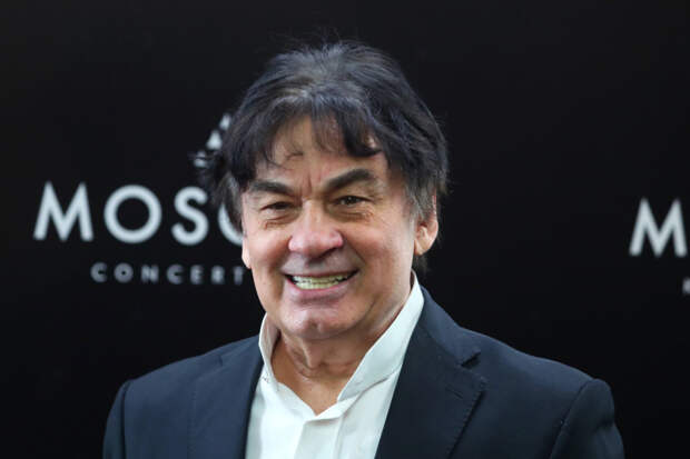 «Уйди со сцены!»: 74-летний Александр Серов судится из-за детей и выгоняет дочь с внуками из дома