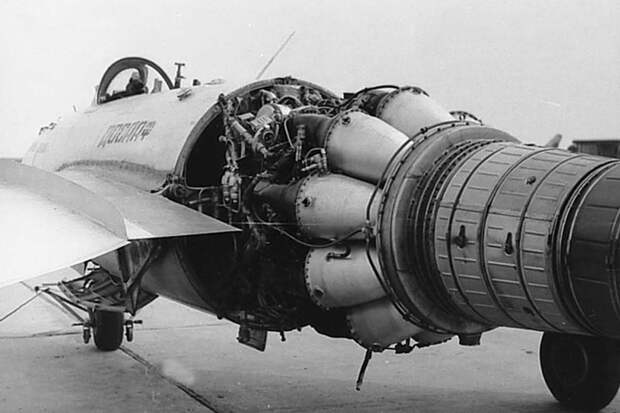 MiG-15-s-raskapotirovannym-dvigatelem-VK-1A..jpg MiG-15-s-raskapotirovannym-dvigatelem-VK-1A..jpg