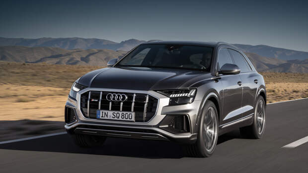 Audi sq8. Отличительная черта SQ8 — серебристая рамка у решётки радиатора с металлизированными вертикальными планками. В России кроссовер появится не раньше 2020 года, возможно, в компании с младшим по званию SQ7 после рестайлинга.