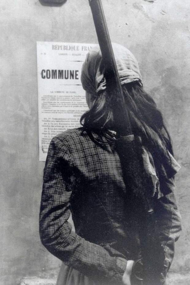Парижанка, с оружием в руках защищавшая Парижскую коммуну, читает обращение. 1871 год. история, смотреть, фото