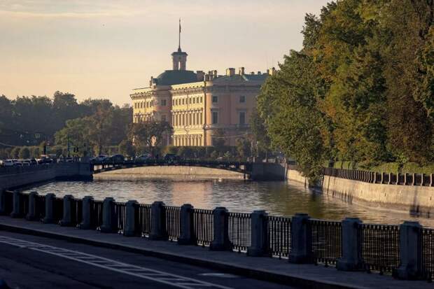 Смольный вводит ограничения на движение маломерных судов